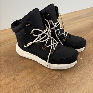Sneaker snow boots black